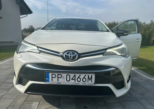 Toyota Avensis cena 65000 przebieg: 112189, rok produkcji 2017 z Piła małe 172